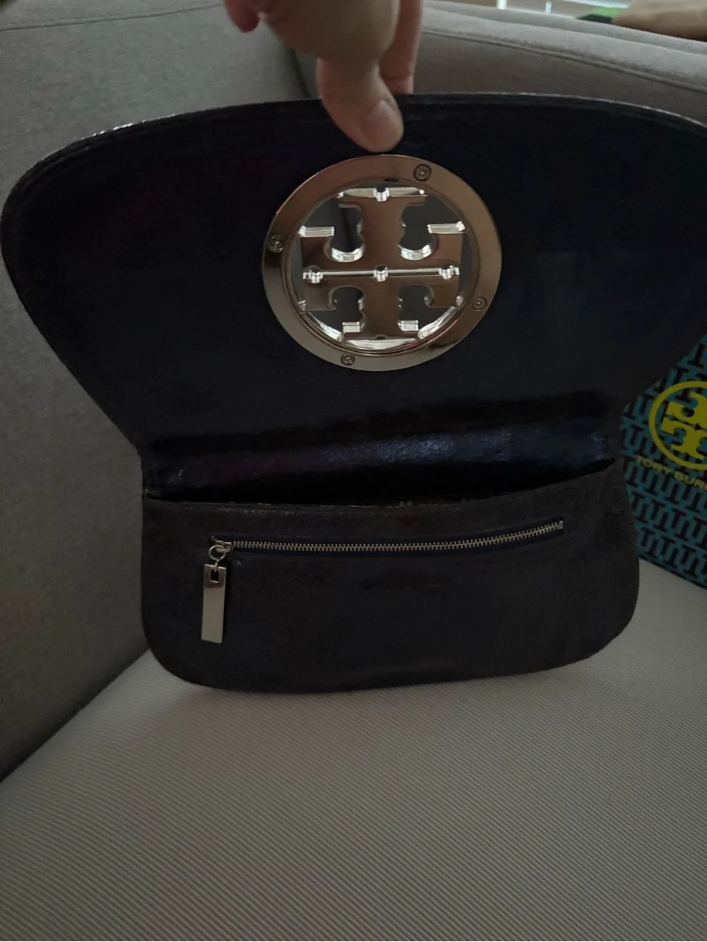 Tory Burch Reva Leather Clutch with TB Logo Medallion - Picture 3 of 7